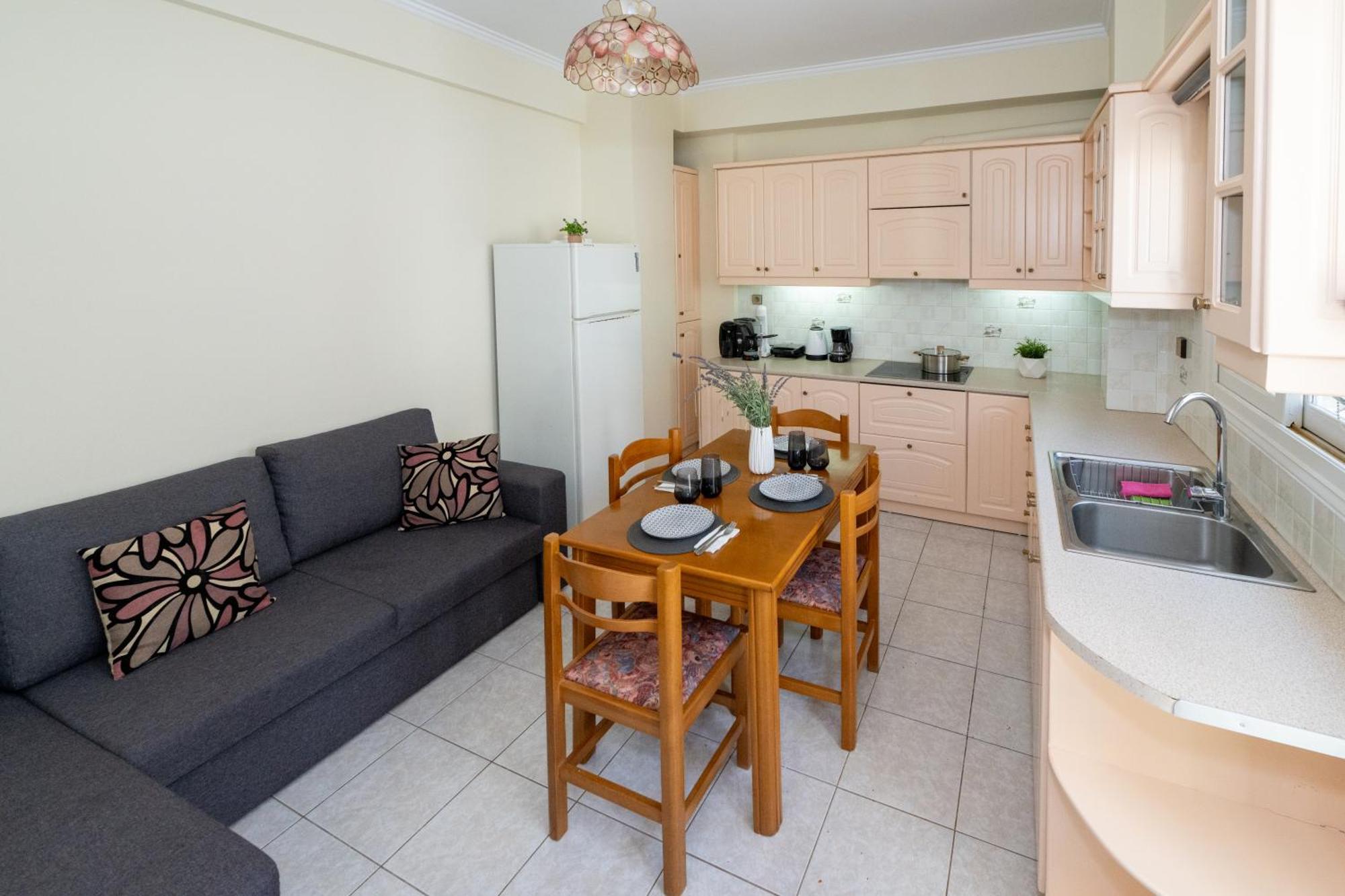 Mando Patrasso - Classical Apartment In The Center Of Patras With Free Parking Экстерьер фото