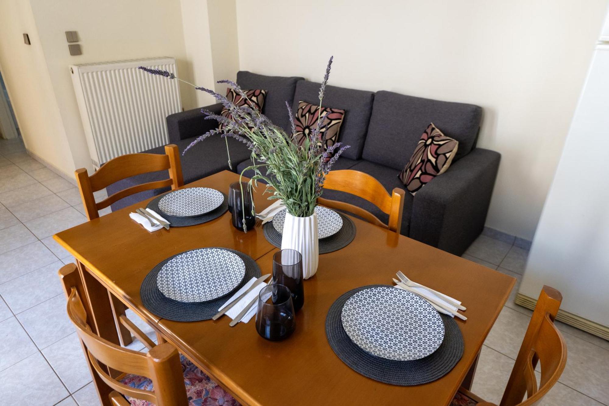 Mando Patrasso - Classical Apartment In The Center Of Patras With Free Parking Экстерьер фото