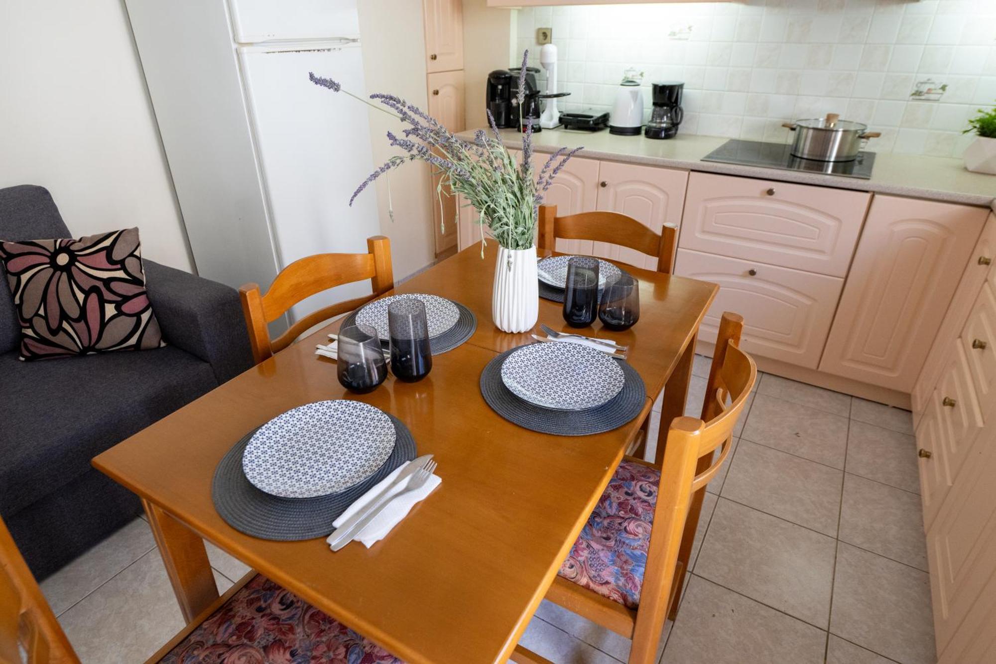 Mando Patrasso - Classical Apartment In The Center Of Patras With Free Parking Экстерьер фото