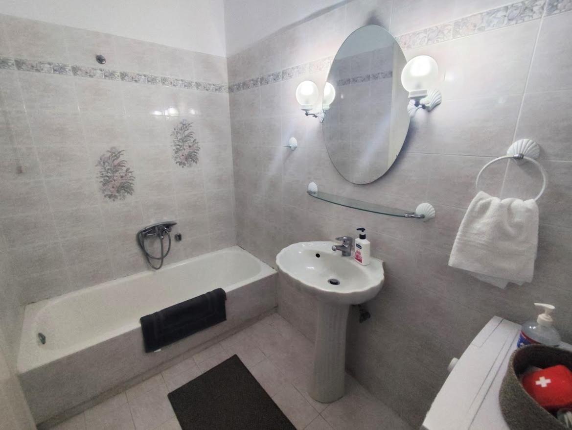 Mando Patrasso - Classical Apartment In The Center Of Patras With Free Parking Экстерьер фото