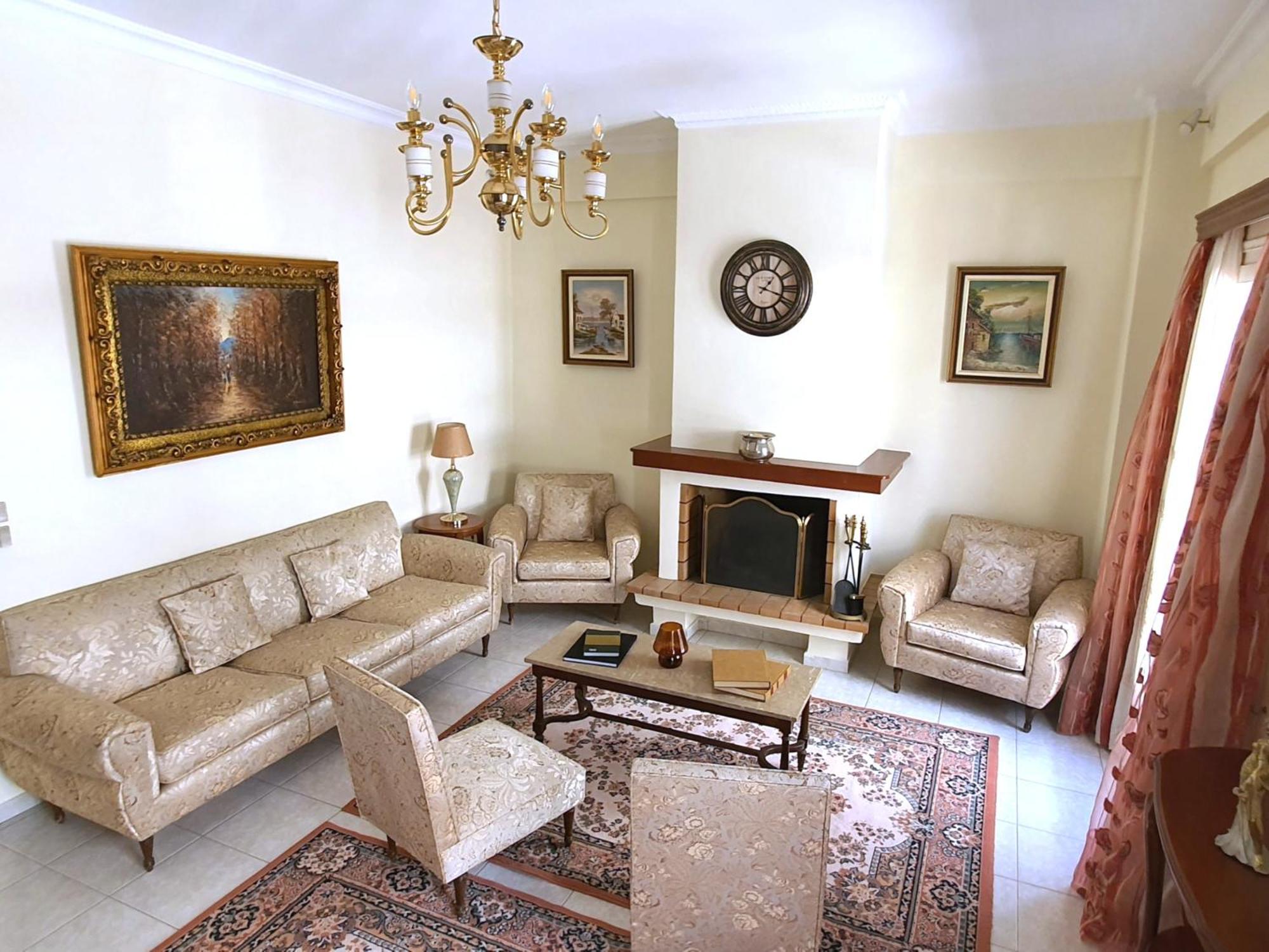 Mando Patrasso - Classical Apartment In The Center Of Patras With Free Parking Экстерьер фото