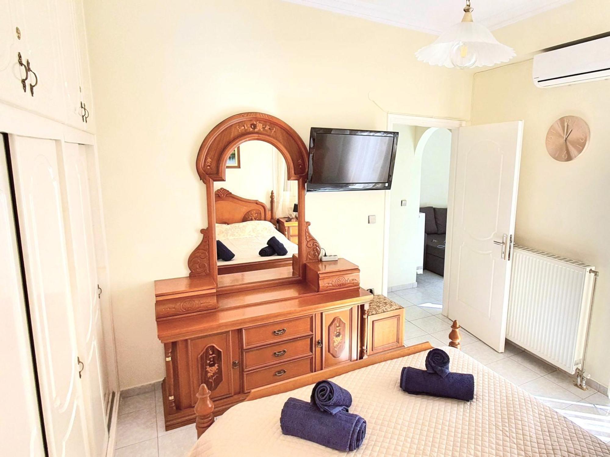 Mando Patrasso - Classical Apartment In The Center Of Patras With Free Parking Экстерьер фото